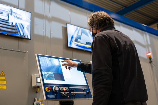 Staalplaatverwerker maakt digitale omslag