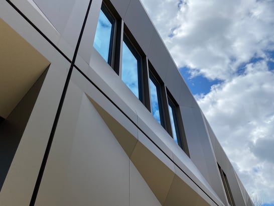 Efficient modelling and production of aluminimum facade composites