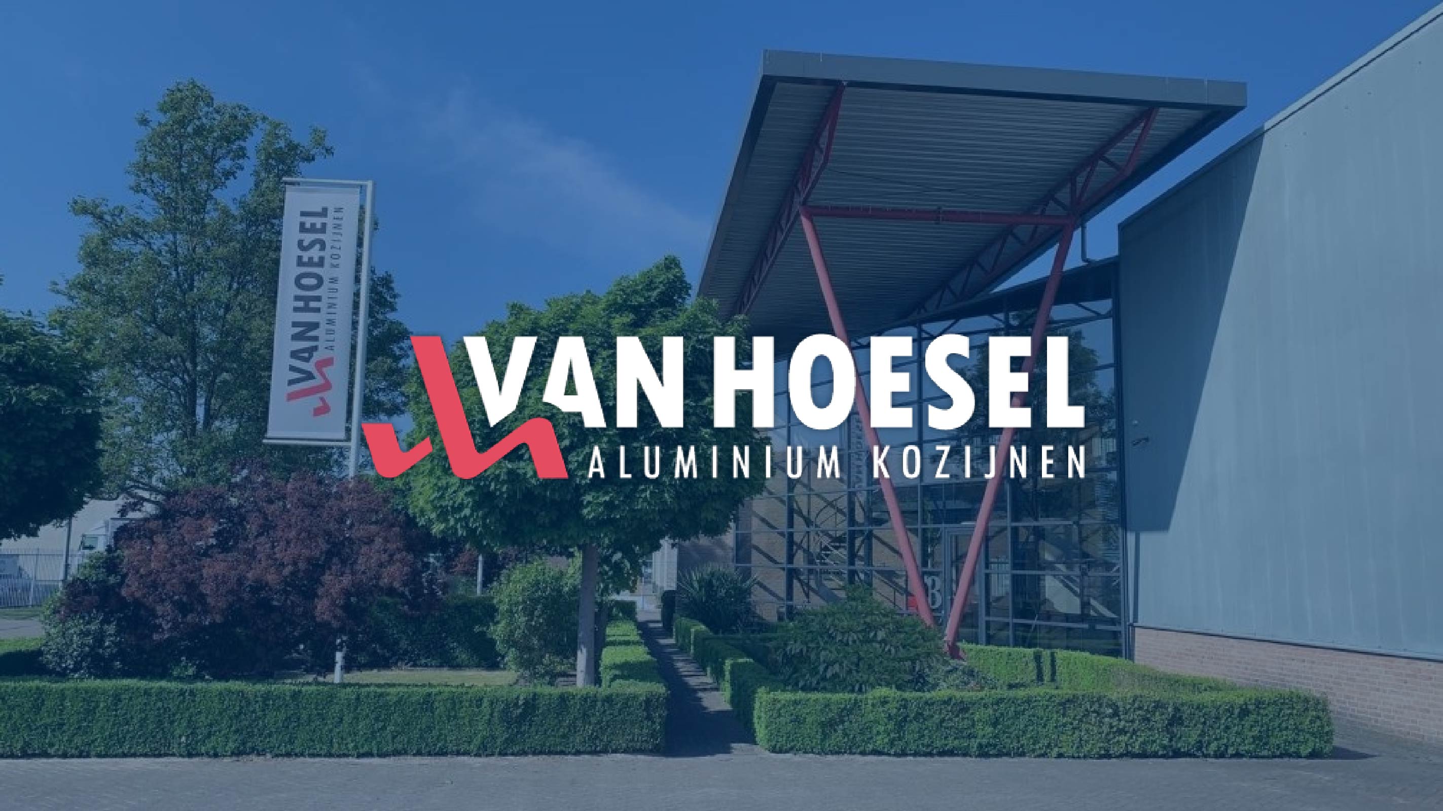 Van Hoesel logo op voorkant gebouw